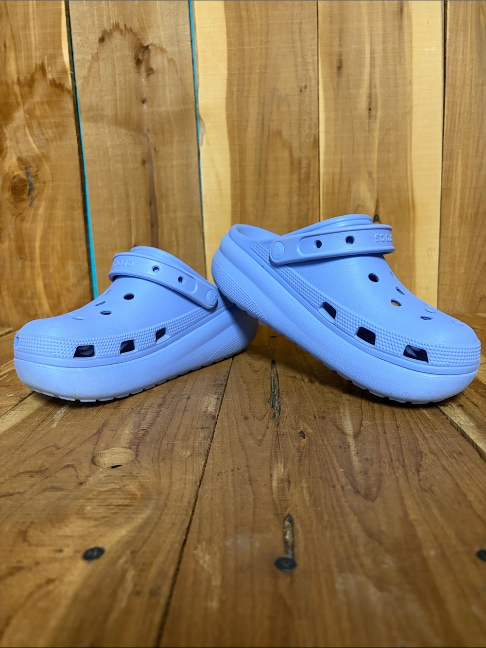 Girl’s Periwinkle Blue Platform Crocs J 6